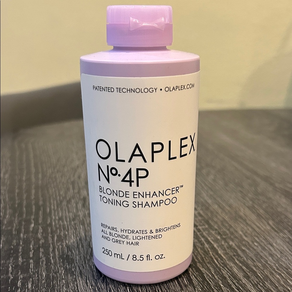 OLAPLEX No.4P Blonde Enhancer Toning Shampoo - Light Pink & White